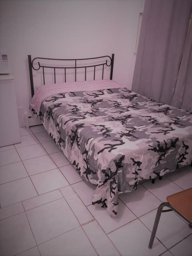 Monthly University Apartment-Elizabeth Торонто Экстерьер фото